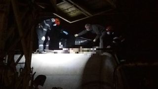 Un băiat de 12 ani a murit carbonizat, după ce s-a urcat pe o garnitură de tren