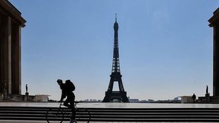 Parisul introduce încă o măsură dură. Deși toți cetățenii sunt în carantină de luna trecută, numărul cazurilor cresc în fiecare zi cu 40.000 de infectări