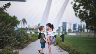 Mesaje, felicitări și urări de la multi ani pentru soră 