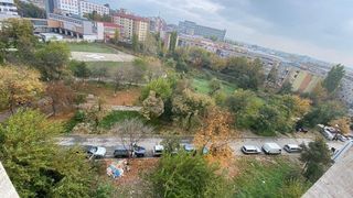 Imagine de coșmar. Coadă uriașă de dricuri în fața unui spital din România