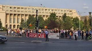Protest în Piaţa Victoriei faţă de restricţiile pentru prevenirea răspândirii COVID-19