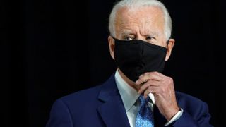 Apelul lui Joe Biden: "Ne confruntăm cu o iarnă foarte întunecată. Vă implor, purtaţi mască" (VIDEO)