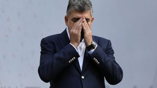 Marcel Ciolacu, mesaj pentru Ludovic Orban: "V-aţi bătut joc de oameni! Aţi scos bătr&acirc;nii care muncesc din greu &icirc;n frig şi ploaie cu deciziile voastre aberante"