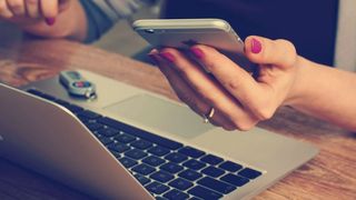 Telefonul mobil ne infecteză cu COVID-19. Anunțul de ultima oră al specialiștilor