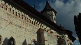 Parohiile sunt obligate să &icirc;și asigure bunurile. Arhiepiscopia Sucevei și Rădăuților și-a &icirc;nființat propria firmă de asigurări