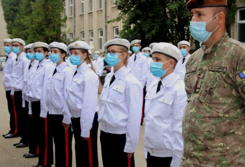 Școlile militare trec în regim online