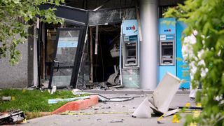 Bărbatul care a aruncat în aer două bancomate din București a fost prins de către poliția Capitalei