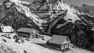 VIDEO - Sărbătorile la munte, pregătiri intense. Deja sunt rezervări