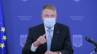 Iohannis nu poate ajunge acasă la Sibiu pentru că orașul este carantinat. Ce a decis președintele
