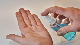 Întâmplare cumplită la o petrecere. Șapte oameni au murit după ce au băut dezinfectant