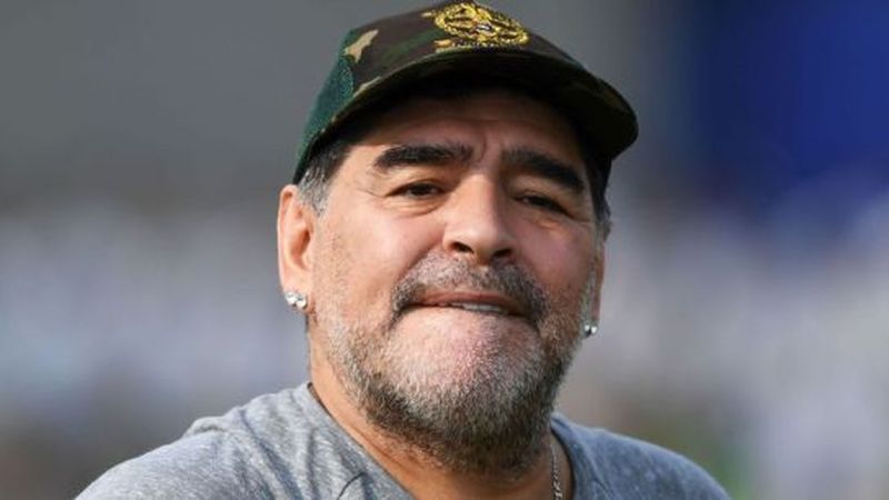 maradona a murit