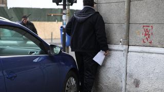 Legea care le va da de cap șoferilor. Ce se va întâmpla cu autoturismele de pe trotuar