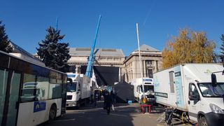 VIDEO - Ocolul Pământului are loc în România, în gara din Ploiești