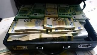 Românul care încasa 20.000 euro pe zi fără să facă nimic! Acum totul s-a terminat