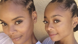 Care este fiica și care este mama &icirc;n această poză?! O actriță americană celebră, de nerecunoscut