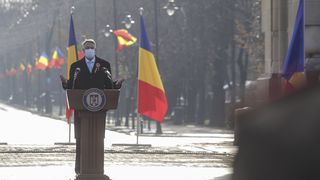 Klaus Iohannis: "Criza sanitară ne obligă să marcăm Ziua Naţională în alte registre decât cele obişnuite"