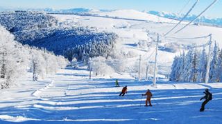 Care sunt măsurile anti-COVID aplicate pe pârtiile din România