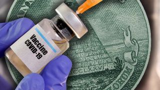 VIDEO - Intoxicați cu teoriile conspiraționiste despre vaccinul COVID