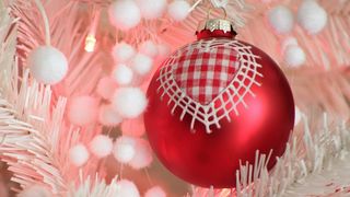 C&acirc;nd se &icirc;mpodobește bradul de Crăciun 2020?