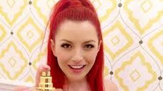 VIDEO - Parfumul este ales cu mare grijă de către vedetele autohtone