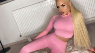 Berna de la „Puterea Dragostei”, în lacrimi de Moș Nicolae. Ce a pățit blondina