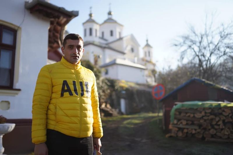 cine este george simion