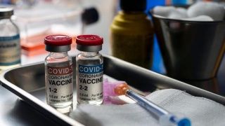 Marea Britanie dă startul vaccinării împotriva Covid-19. Cine este prima femeie care a fost vaccinată