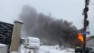 Apel umanitar! În pragul sărbătorilor o familie cu doi copii a rămas fără casă, în urma unui incendiu devastator