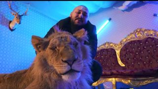 Duminica aceasta, de la ora 14:30, la “Asta-i România!”: Scandalul Dani Mocanu continuă – manelistul recidivează