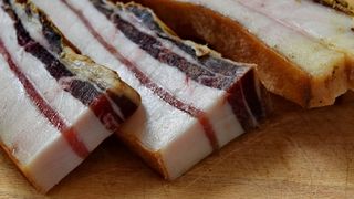 Saramura pentru slanina afumata