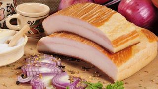 Saramură pentru slanină afumată. Reţeta de Crăciun de acum 100 de ani