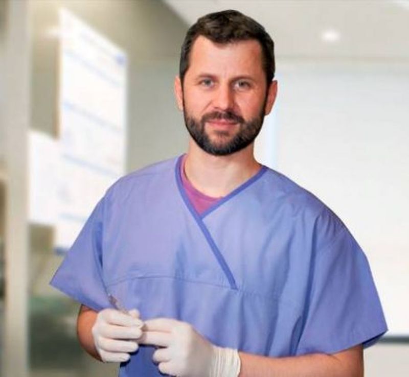 Medicul estetician Calin Dobos