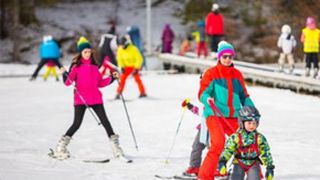 VIDEO | Au luat cu asalt pârtiile