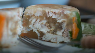 Cea mai gustoasă piftie de peşte ca în Delta Dunării. O rețetă altfel de sărbători