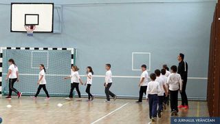 Caz șocant: Un elev a ajuns la terapie intensivă după ce profesoara acestuia de sport l-a pedepsit