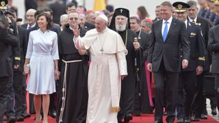 Papa Francisc împlinește astăzi 84 de ani. Ce obiceiuri are Suveranul Pontif în această zi 