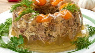 Piftie ca în Banat. Din ce carne se prepară și care este ingredientul secret