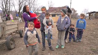 Duminica aceasta, de la ora 14:30, la “Asta-i România!”. Povestea celor treisprezece copilași care luptă pentru supraviețuire