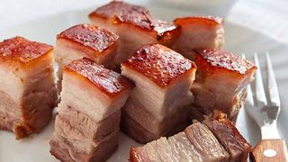 Slănină fiartă în zeamă de varză. O rețetă veche românească