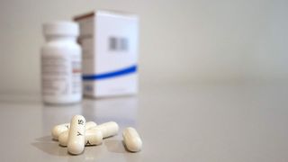 femeie drogată cu morfină de către soț