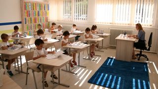 Anunțul oficialilor: Elevii ar putea reveni în bănci din luna aprilie