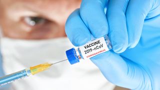 Prospect vaccin Covid. Care sunt efectele adverse pe care este important să le cunoști