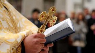 Noi reguli pentru zilele de Sărbătoare. Cum vor veni preoții la tine acasă