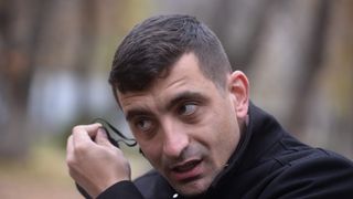 George Simion sare în apărarea avocatei Şoşoacă în scandalul măștii din Parlament