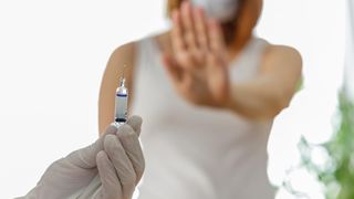 Sondaj: Cât la sută din români se vor vaccina împotriva COVID-19