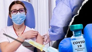 VIDEO - O asistentă de 26 de ani, prima persoană din România vaccinată anti-COVID