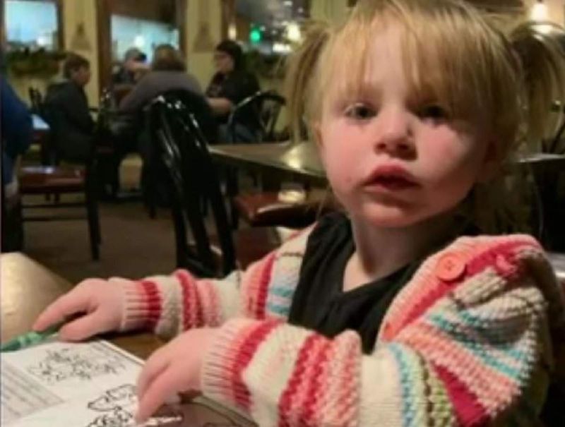 copilul care și-a salvat sora din foc