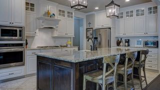 codul bunelor maniere cum să stai la masă