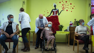 Belgia a &icirc;nceput campania de vaccinare &icirc;mpotriva COVID-19 &icirc;n aziluri de bătr&acirc;ni