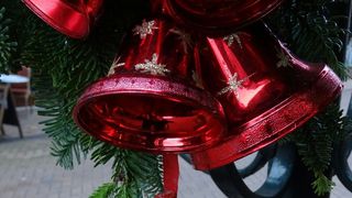 Urări de Anul Nou 2021 haioase. Cele mai amuzante mesaje de Revelion la care vei r&acirc;de copios